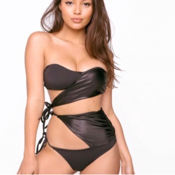 Beach Bunny Chanel black Swimsuit Set - Picture 6 of 8